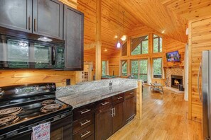 Fridge, microwave, oven, stovetop - Oasis- Spa Cabin W/Sauna, Jacuzzi, and Rain Shower/hot tub (Cleveland)