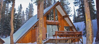 Chalet #17, Charming Ski in/ Ski Out Steps to the