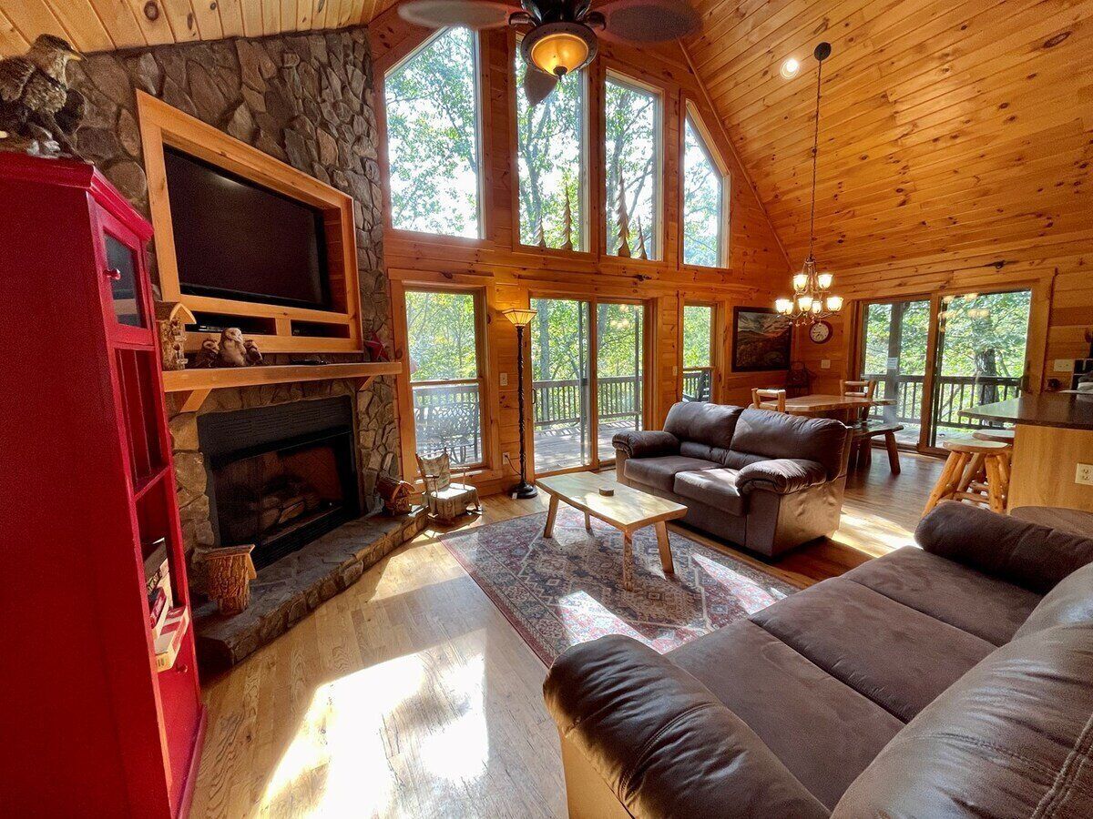 Smart TV, chimenea y estéreo 