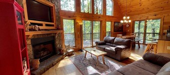 Mountain Lair - Riverfront, Game Room, Dog Friendly, WIFI, Firepit, Fireplace