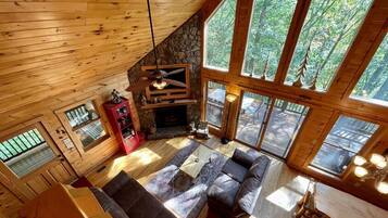 Smart-TV, Kamin, Stereoanlage