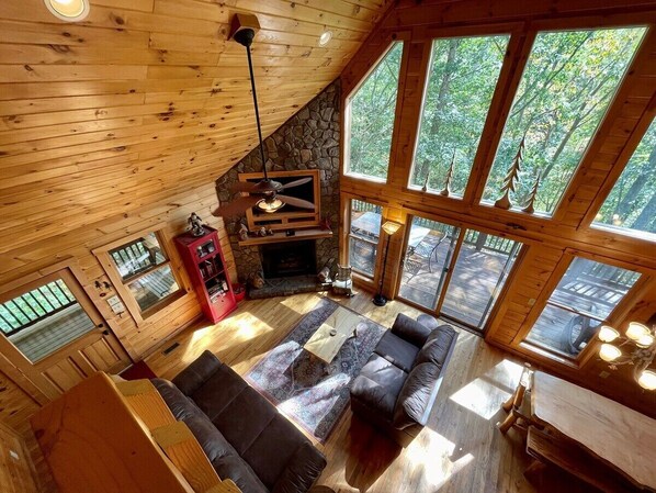 Smart TV, fireplace, stereo