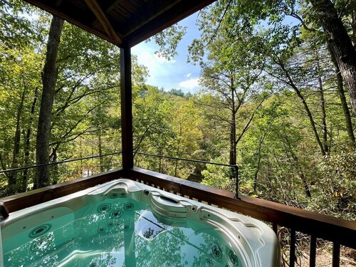Mountain Lair - Hot Tub, Riverfront, Game Room, Dog Friendly, WIFI, Firepit, Fireplace