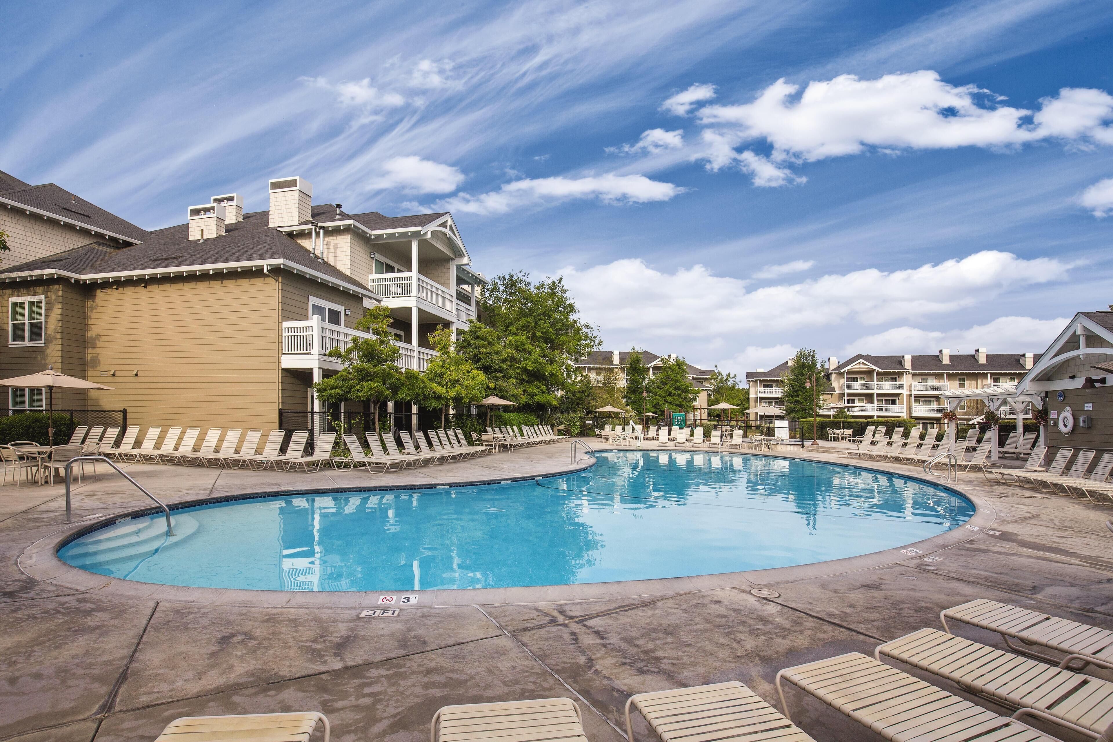 Windsor, CA: Sonoma 1 Bedroom Condo w/Fireplace, Resort Pool, Spa, WiFi & More!