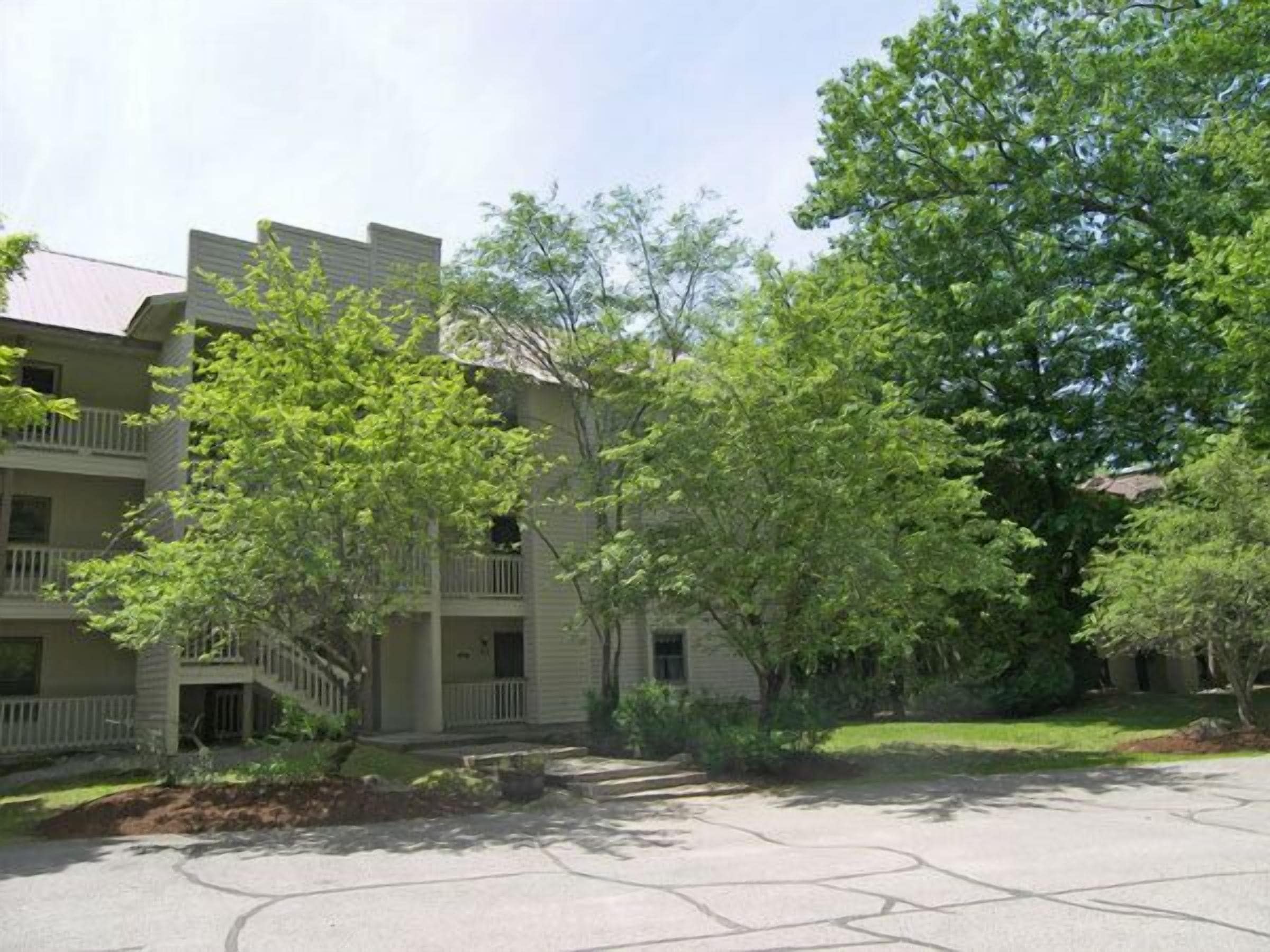 RF105- Managed by Loon Reservation Service - NH Meals & Rooms Lic# 056365