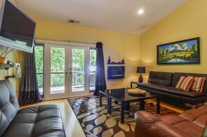 Televisión, reproductor de DVD, futbolito y tenis de mesa 