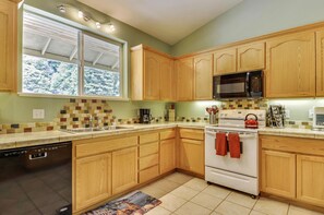Fridge, microwave, stovetop, dishwasher