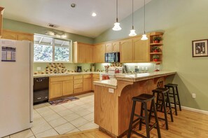 Refrigerador, microondas, parrilla de estufa y lavavajillas 