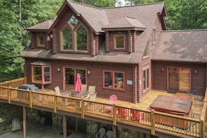 Outdoor dining - Charming Lodge w/ Pool Table, Bar & Fireplaces (SWANTON)