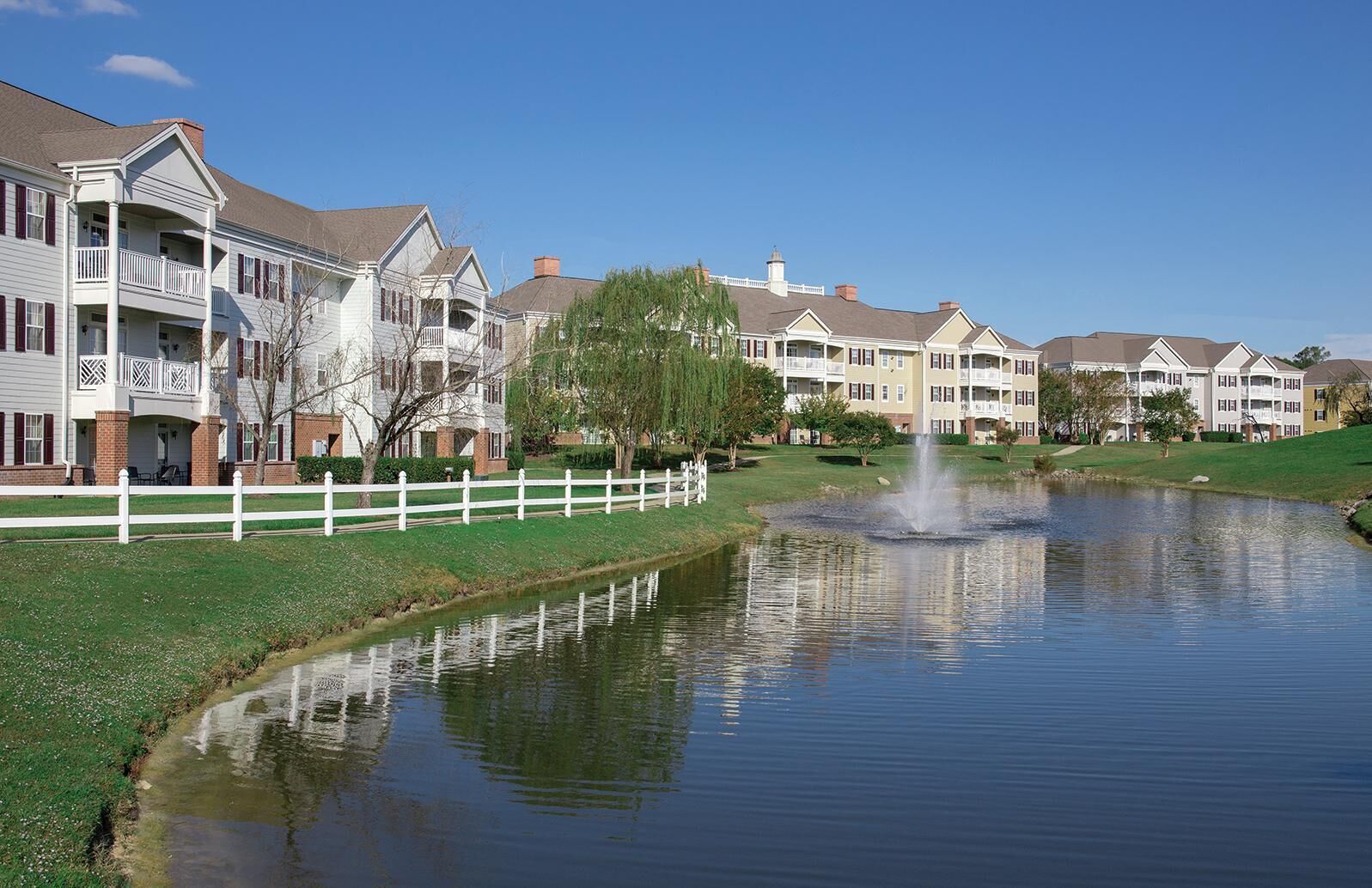 Family-Friendly Condos w/ Two Pools, Mini Golf, Nearby History & Full Kitchen
