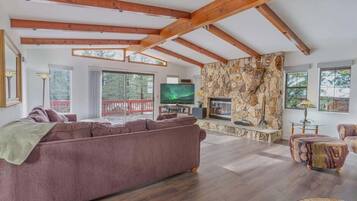 Smart TV, fireplace, offices
