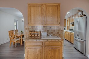 Fridge, microwave, oven, stovetop - Pool Table, Very Spacious and Close to Northstar “Kingswood Manor” (Kings Beach)