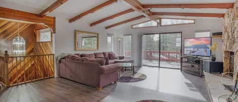 Smart TV, fireplace, DVD player