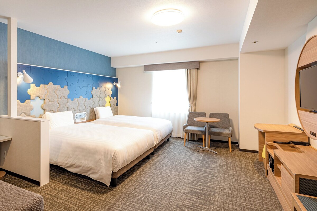 In-room safe, desk, laptop workspace, blackout curtains