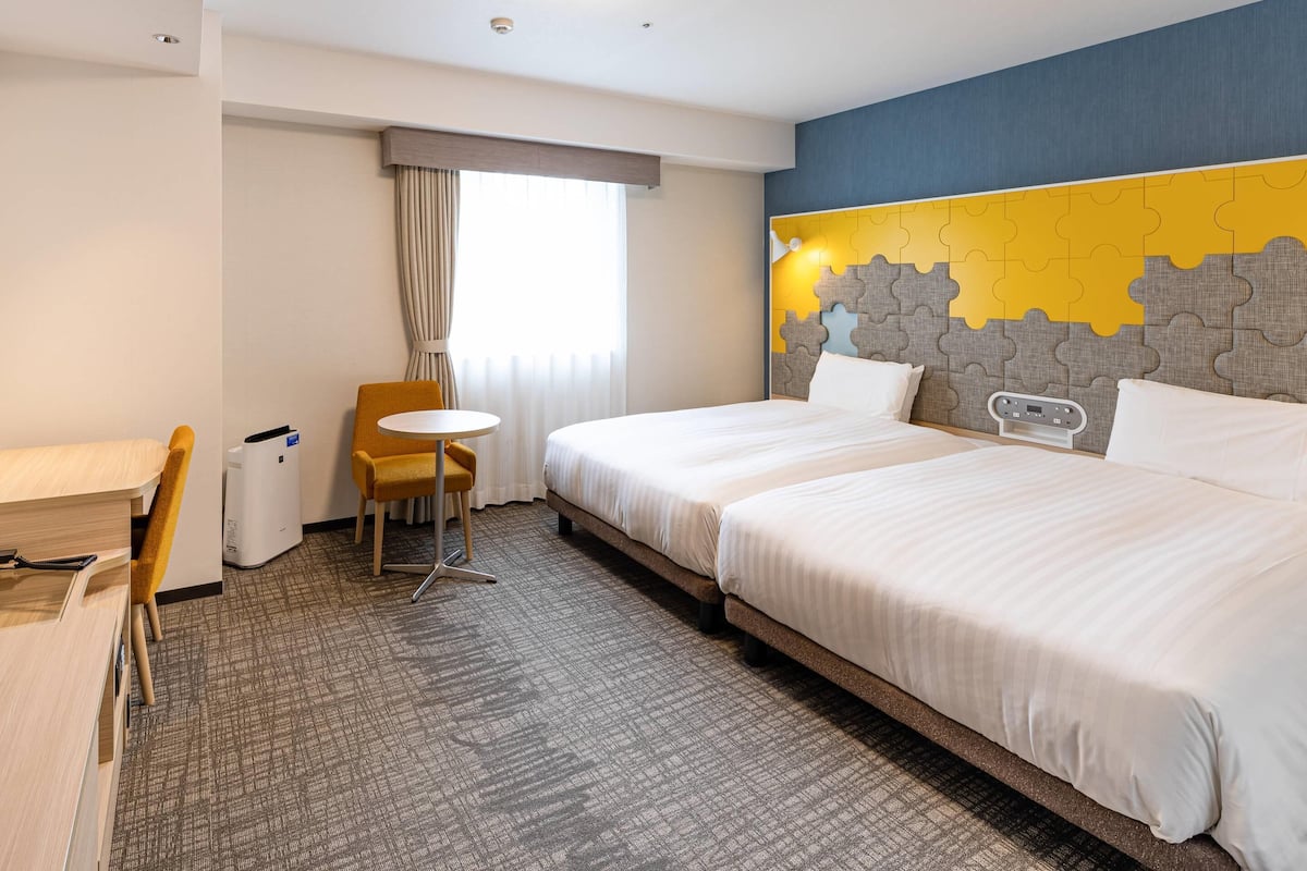 Habitació amb dos llits individuals estàndard, no fumadors | Caixa forta a l'habitació, escriptori i cortines opaques