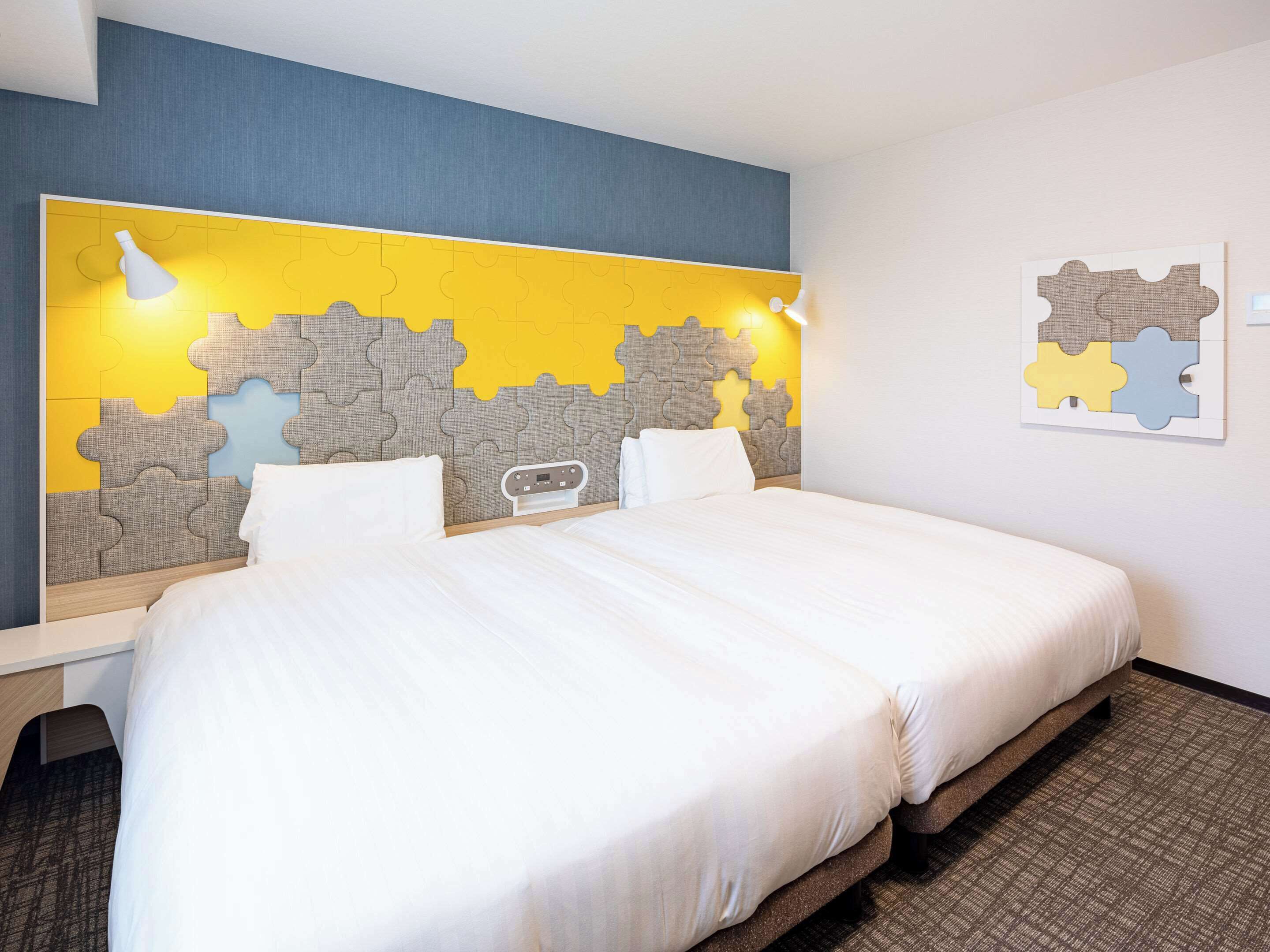 standard twin room, non smoking | in-room safe, desk, blackout curtains, soundproofing