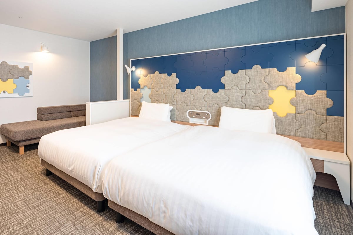 Suite Comfort, no fumadors | Caixa forta a l'habitació, escriptori i cortines opaques