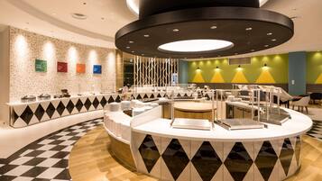 Café da manhã com buffet todos os dias (JPY 2000 por pessoa)