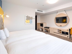 Standard Twin Room, Non Smoking | In-room safe, desk, laptop workspace, blackout drapes - Comfort Suites Tokyo Bay (Urayasu)