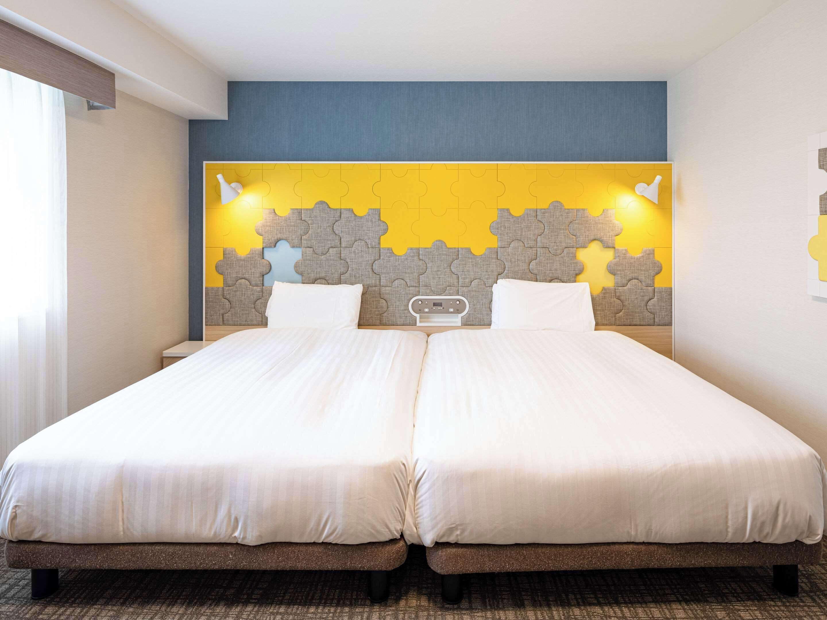 standard twin room, non smoking | in-room safe, desk, blackout curtains, soundproofing