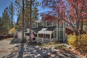 Exterior - La Casa Bella by Destination Big Bear : Pool Table! Pinball! Hot Tub! Propane BBQ! Log Furnishings! WiFi! (Big Bear City)