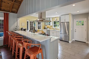 Refrigerador, microondas, parrilla de estufa y lavavajillas 