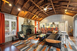 Flat-screen TV, fireplace, DVD player, stereo