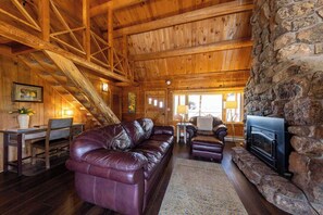 Smart TV, chimenea y reproductor de DVD