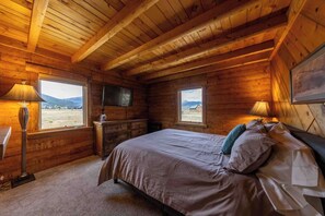 4 bedrooms, desk, free WiFi, bed sheets - Log Cabin on Slate River | 4 Bedroom | Mt CB View | River Access (Crested Butte)