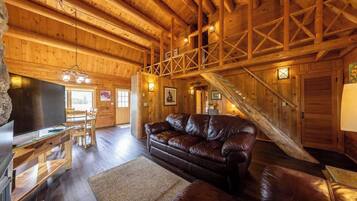 Smart TV, fireplace, DVD player