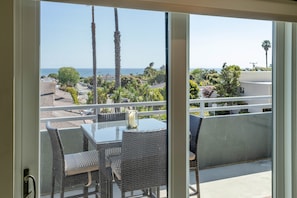 Dining - Luxury 2 Bed/2 Bath Penthouse in Shell Beach, Overlooking the Coast with Wrap-Around Balconies (Shell Beach)