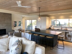 TV, fireplace - Luxury 2 Bed/2 Bath Penthouse in Shell Beach, Overlooking the Coast with Wrap-Around Balconies (Shell Beach)