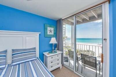 Wonderful and updated 2 bedroom/2 bath direct beach front.  Panoramic views!