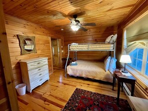 3 bedrooms, free WiFi, bed sheets