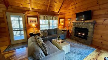 Een smart-tv en een open haard