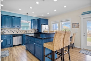 Fridge, microwave, oven, stovetop - Pelican Crossing: 4  BR, 3  BA House in Crystal Beach, Sleeps 14 (Bolivar Peninsula)