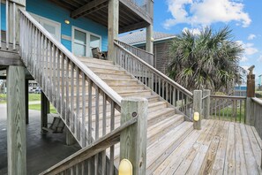 Property grounds - Pelican Crossing: 4  BR, 3  BA House in Crystal Beach, Sleeps 14 (Bolivar Peninsula)
