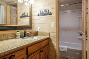 Hair dryer, towels, soap, shampoo - Chalet #10, Bike/ Hike in Summer at Ski in Ski Out (Mammoth Lakes)