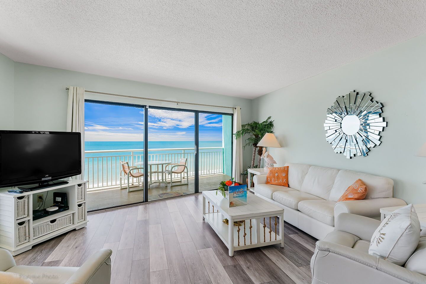 Una televisión, un reproductor de DVD