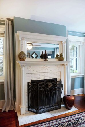 Interior - The Wedding Cake Mansion, Garden Level Suite (Savannah)