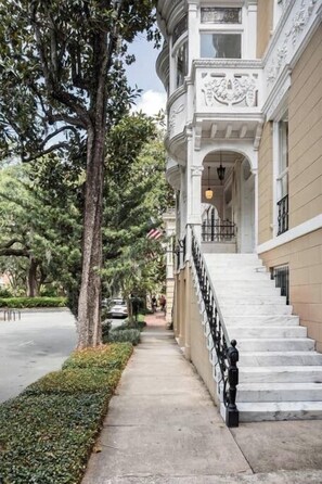 Exterior detail - The Wedding Cake Mansion, Garden Level Suite (Savannah)