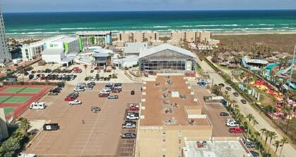 Gulfview II 302 - Pysy missä pelaat! Klubitalo, tenniskentät, kylpylä, uima-allas. Schlitterbahn & Isla Blanca -puiston vieressä.