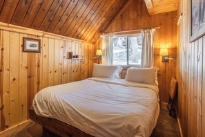 2 bedrooms, WiFi, bed sheets - Chalet #2, Charming Ski In/ Ski Out Steps to the M (Mammoth Lakes)