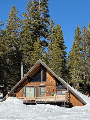 Exterior - Chalet #2, Charming Ski In/ Ski Out Steps to the M (Mammoth Lakes)