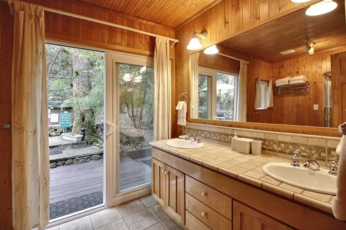 Bird Watch From Private Spa, Teahouse, Wine Country, Dog Friendly!