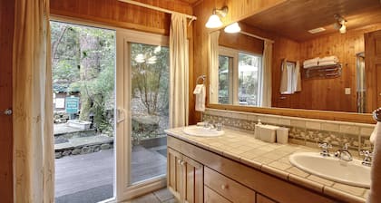 Bird Watch From Private Spa, Teahouse, Wine Country, Dog Friendly!