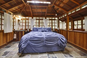 3 soverom, strykejern/-brett, wi-fi og sengetøy