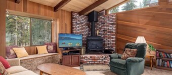 Cabin Adjacent to Forest Land, Wood Stove, Full Kitchen, Deck Pets Welcome!