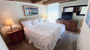 2 bedrooms, desk, travel cot, free WiFi