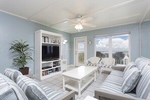 テレビ、DVD プレーヤー